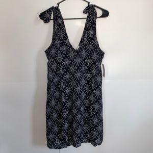 3/20🌟 Shimera NWT tie shoulder swim cover dot floral black/white size M